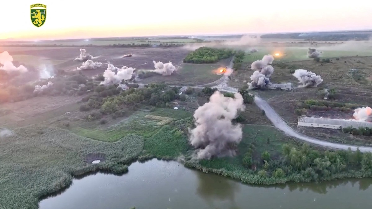 Ucrânia mostra destruição de ponte e outros ataques durante avanço em Kursk, na Rússia; VÍDEO