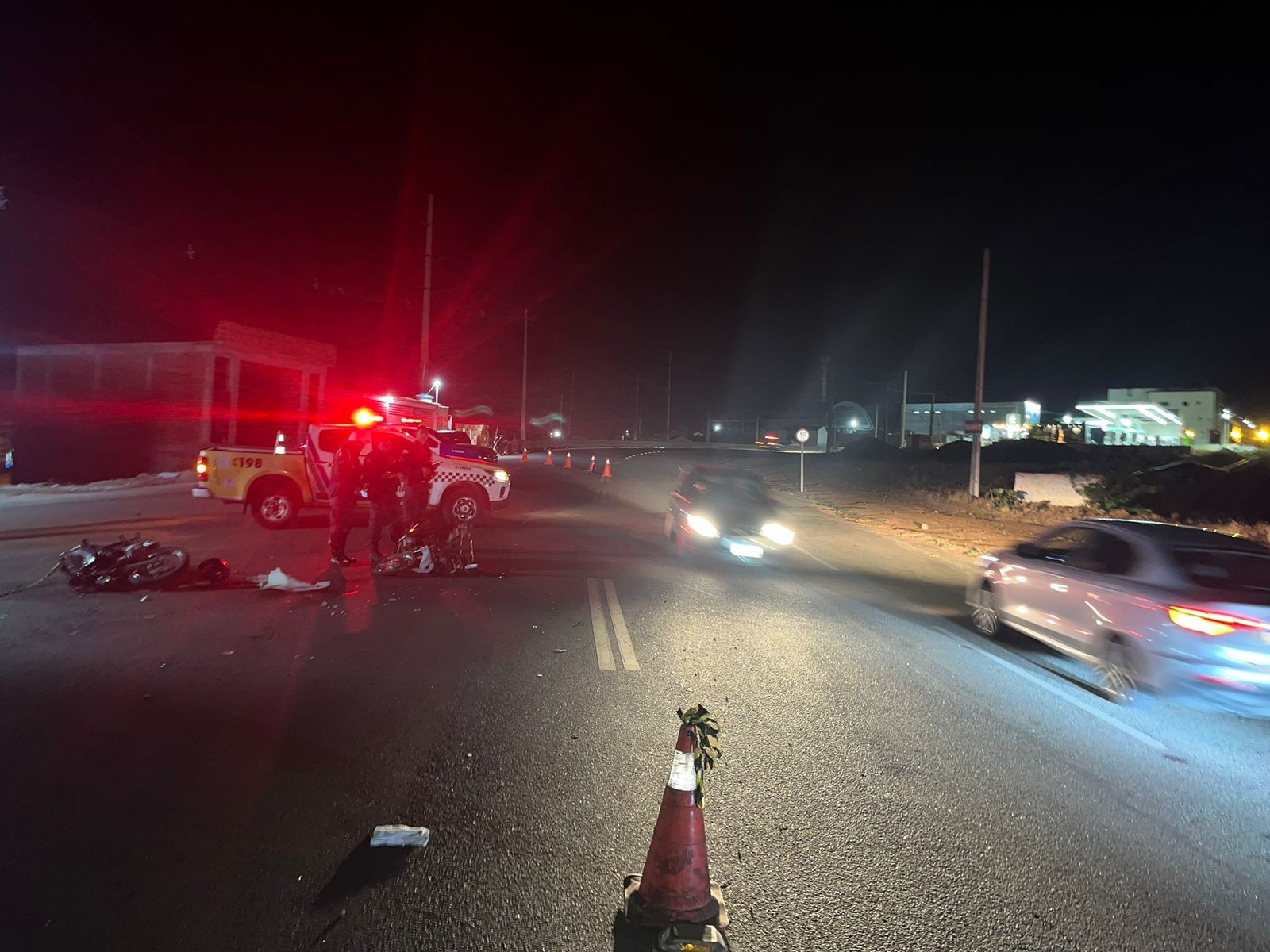 Motociclista morre e outro fica ferido em batida em frente a hotel em Canindé de São Francisco