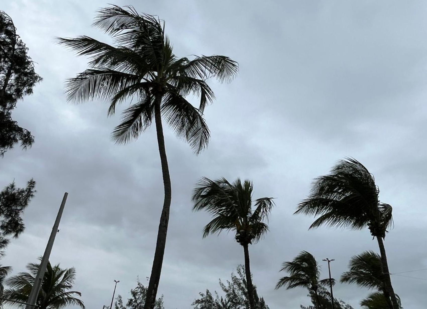 Aracaju tem alerta de chuva moderada com possibilidade de raios